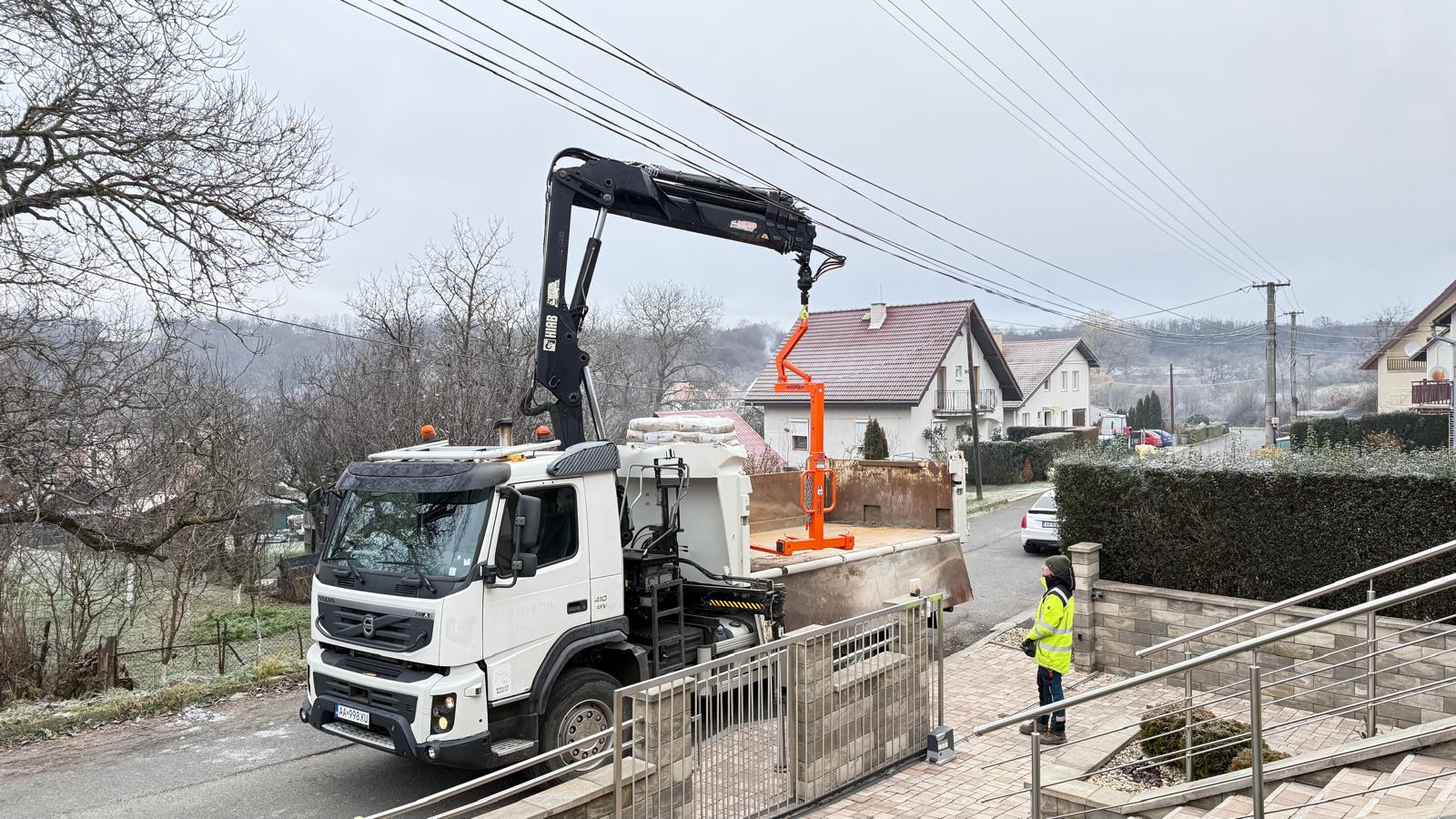 Volvo 6x4 s hydraulickou rukou (410 EEV)